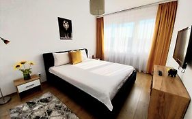 Panoramic City View Apartment